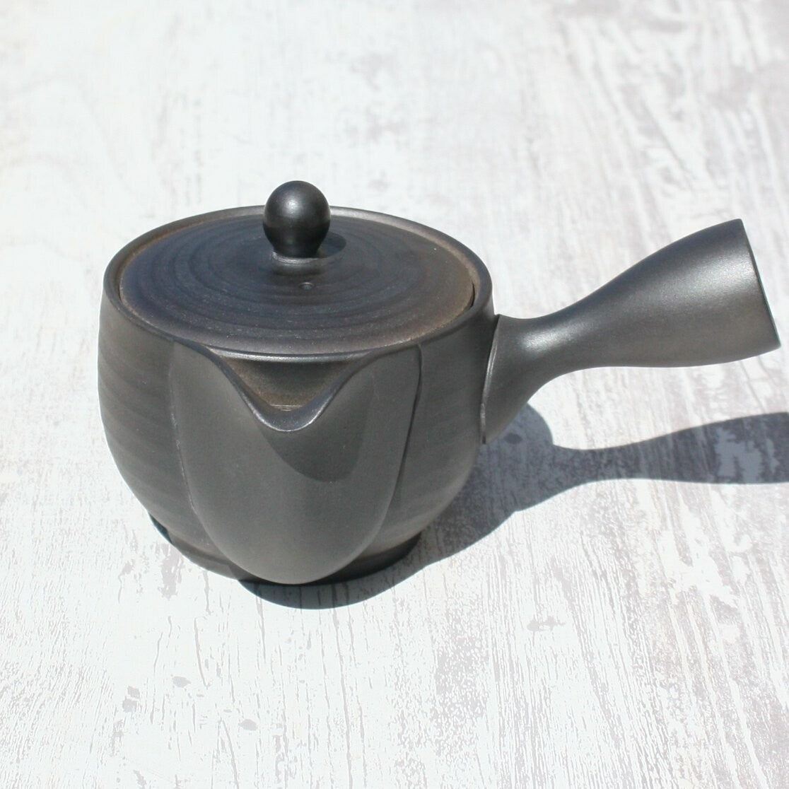 Black Clay Bowl-Shaped Kyusu Teapot with Ceramic Strainer (Tokoname ware) - JJ Market