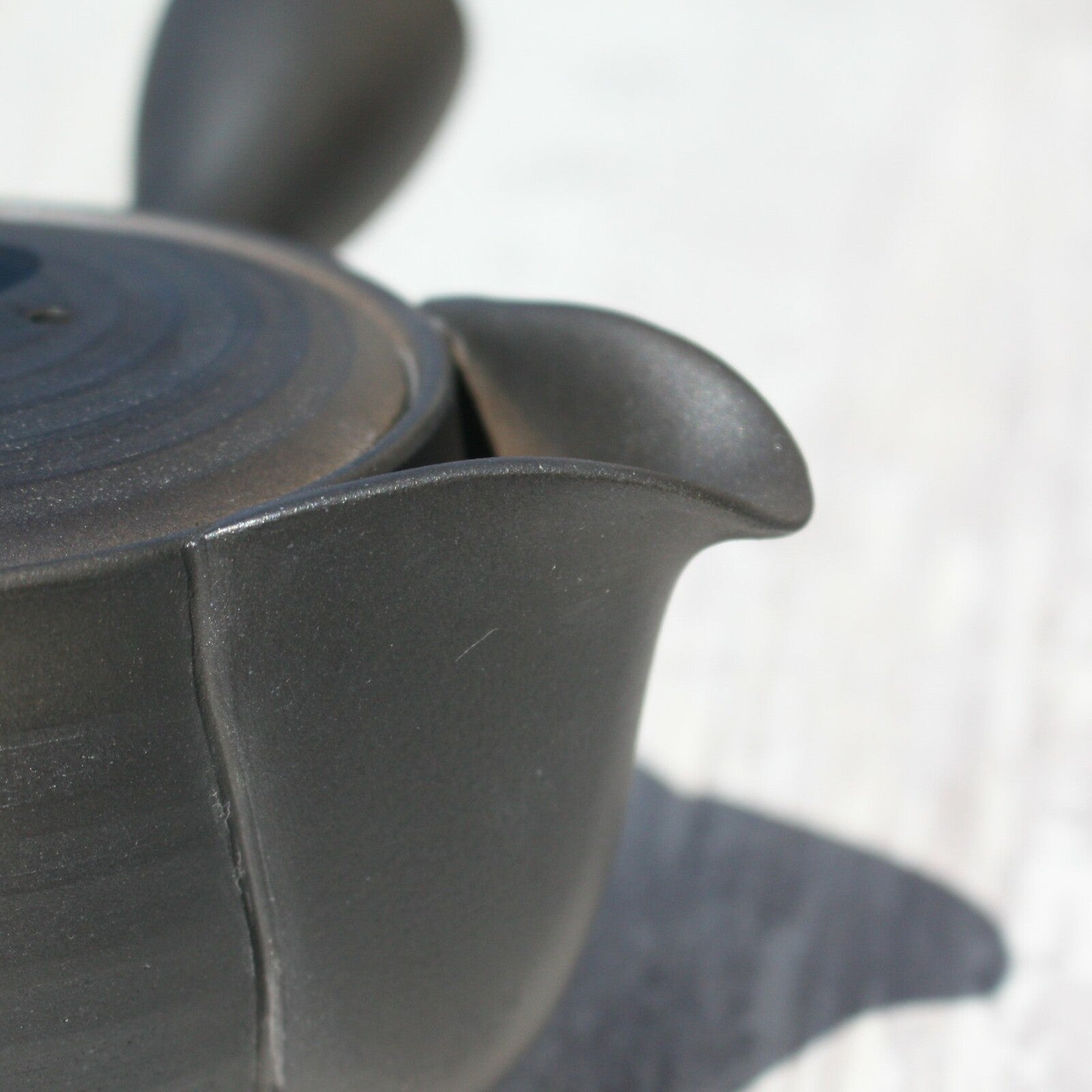 Black Clay Bowl-Shaped Kyusu Teapot with Ceramic Strainer (Tokoname ware) - JJ Market