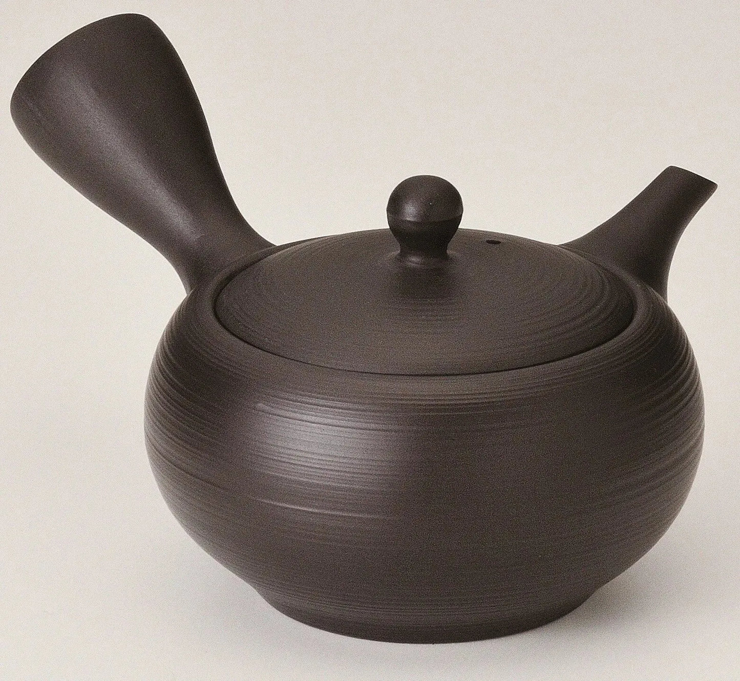 Kyusu Teapot 370cc Black Flat-Round Tosei Kiln (Tokoname ware)